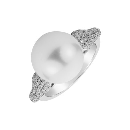 Diamond ring with Pearl Edge of Sea