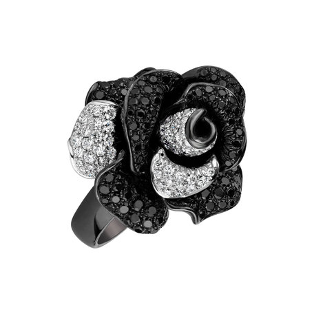 Ring with black and white diamonds Antique Rose