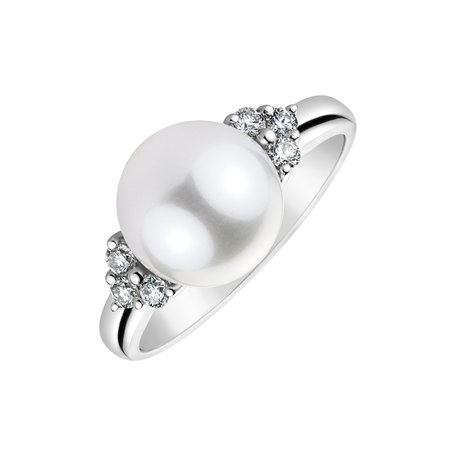 Diamond ring with Pearl Ocean Illusion