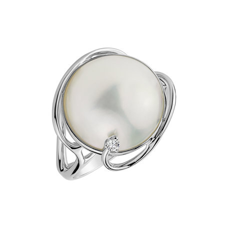Diamond ring with Pearl Ocean Secession