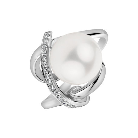 Diamond ring with Pearl Dark Secret
