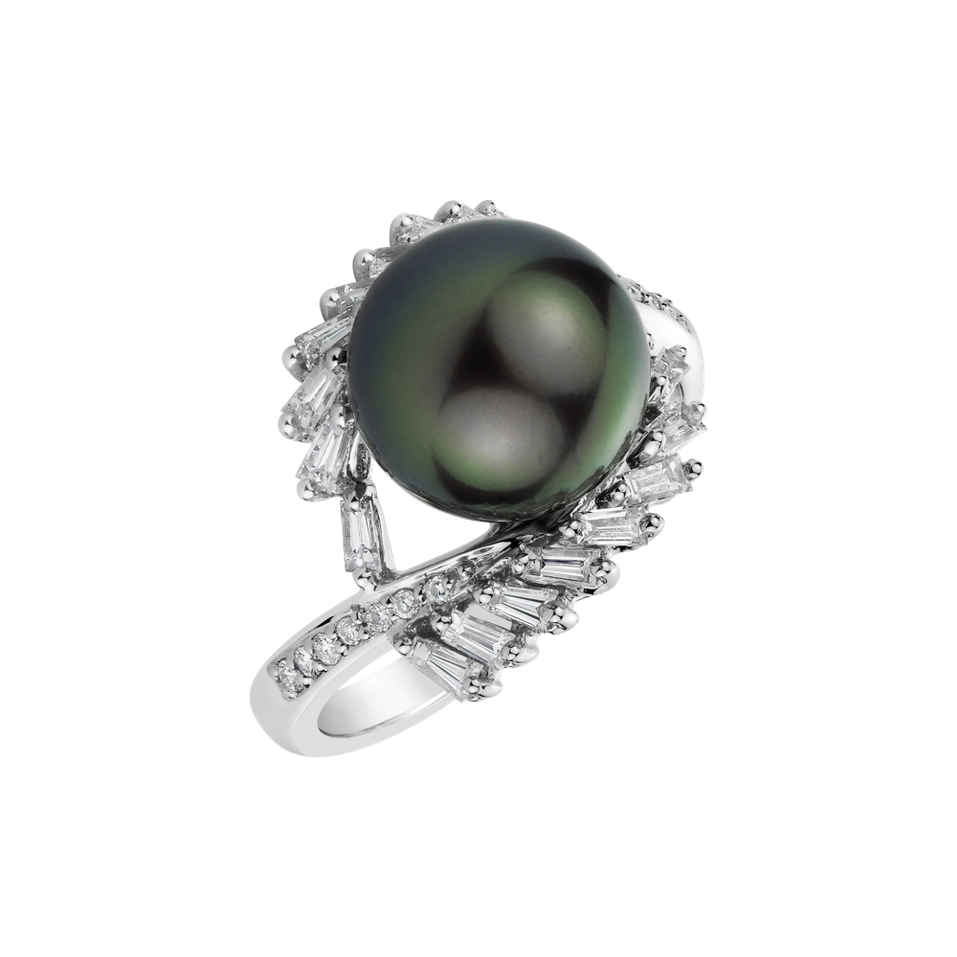 Diamond ring with Pearl Ferrell