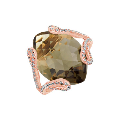Diamond ring with Quartz Wanderer
