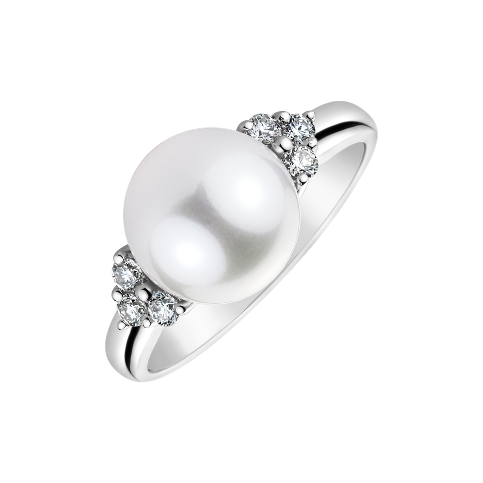 Diamond ring with Pearl Ocean Illusion