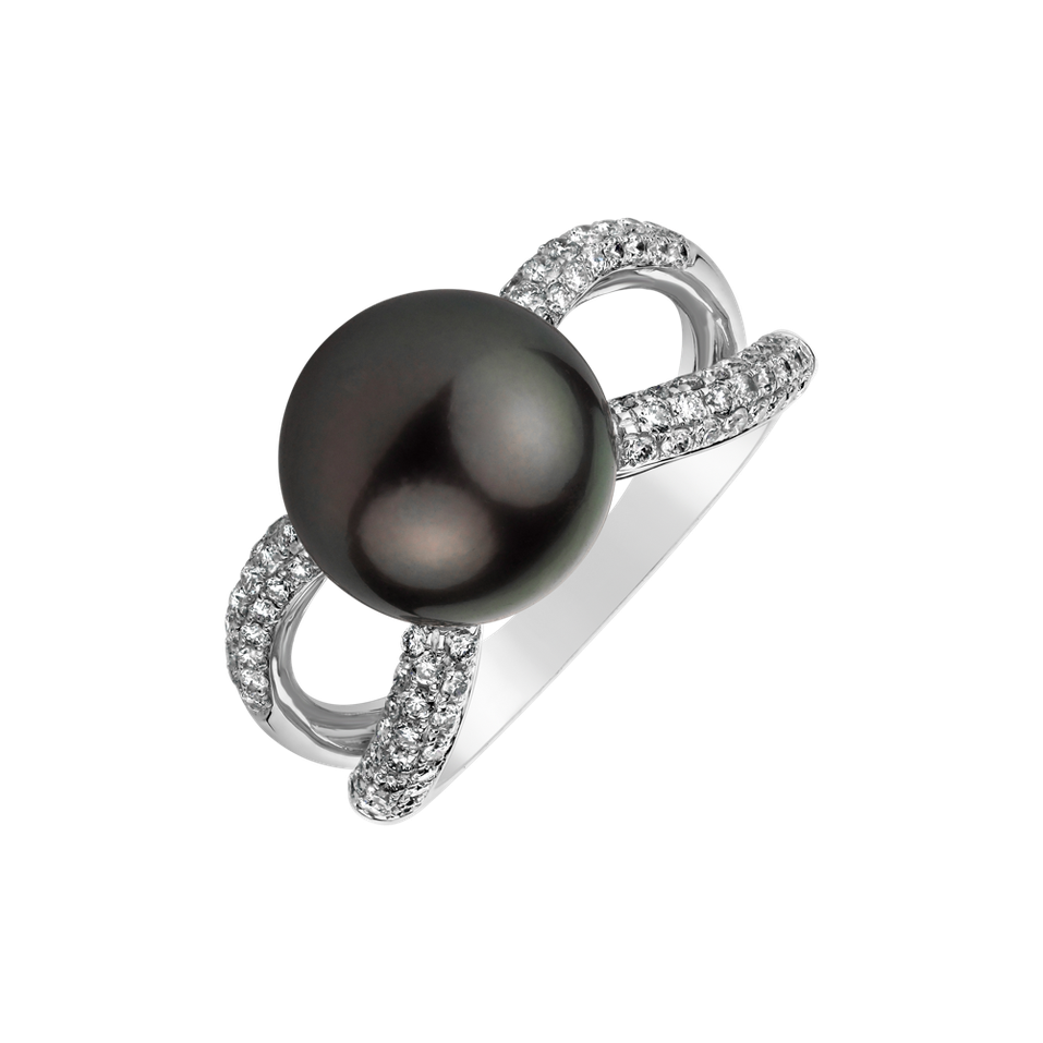 Diamond ring with Pearl Neprunian Shore