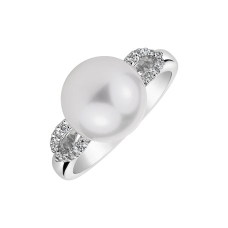 Diamond ring with Pearl Secret of the Ocean