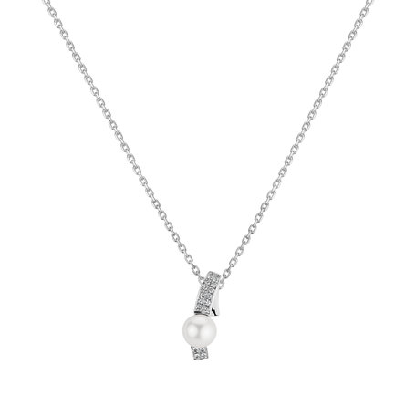 Diamond pendant with Pearl Chanson
