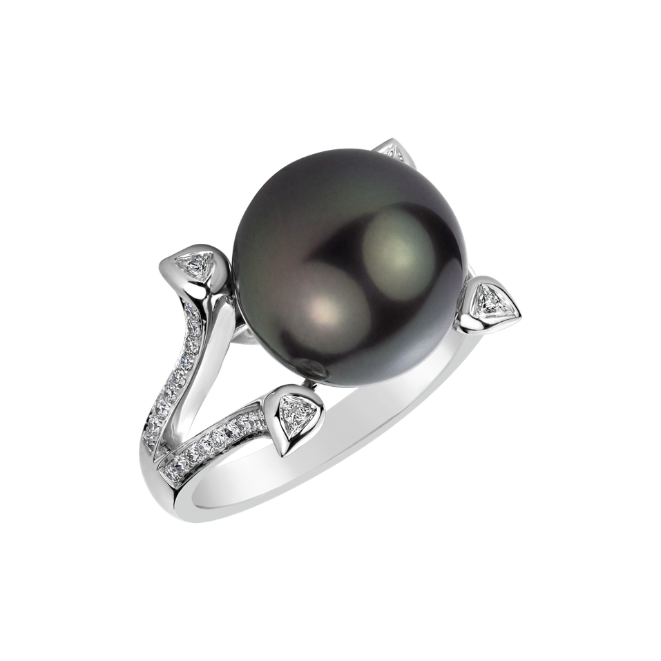 Diamond ring with Pearl Black Treasure