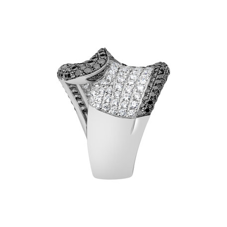 Ring with black and white diamonds Leah