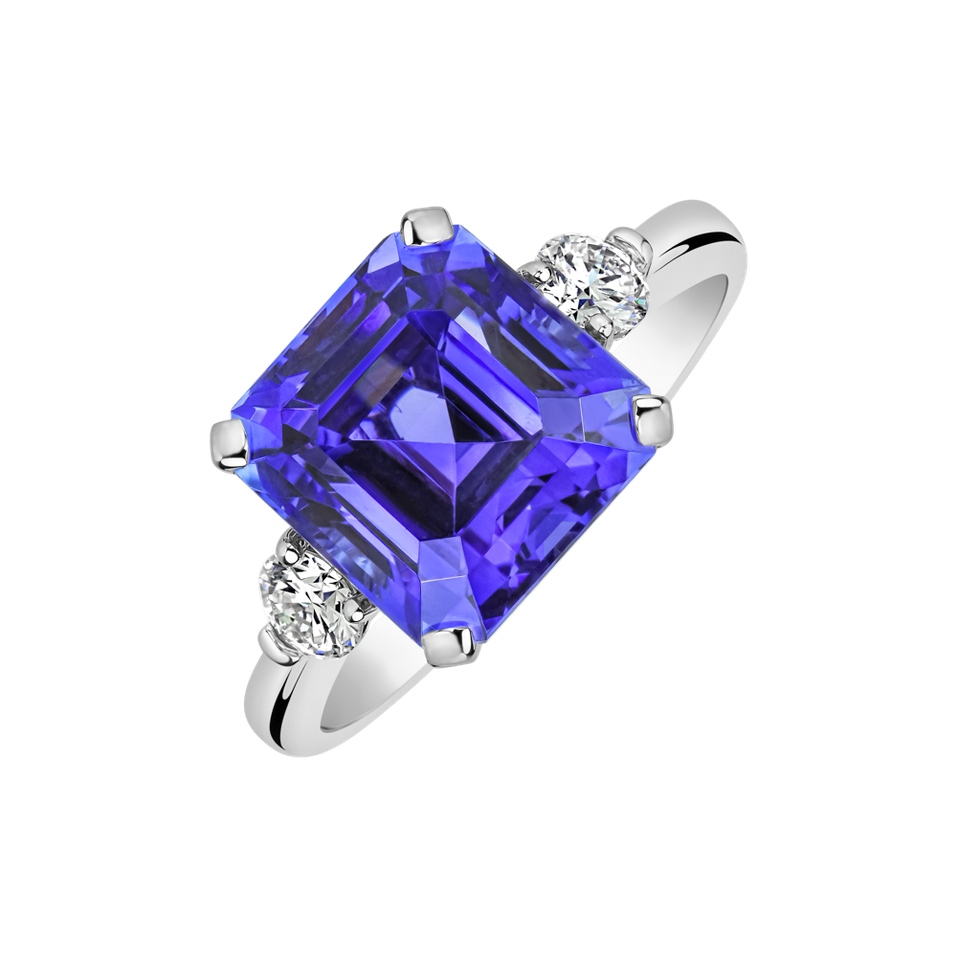 Diamond ring with Tanzanite True Blue