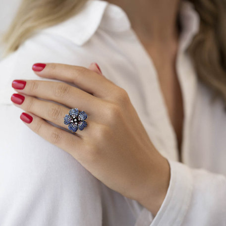 Diamond ring with Sapphire Carlie