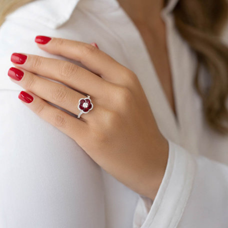 Diamond ring with Ruby Joelle