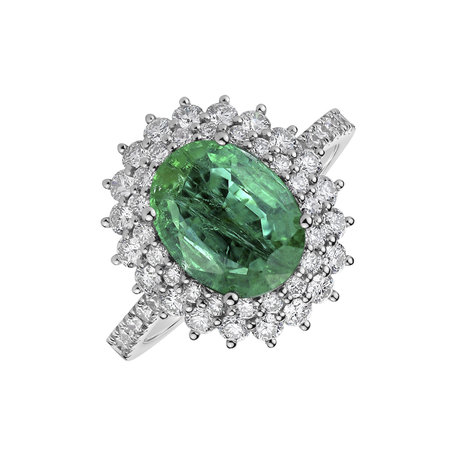 Diamond ring with Emerald Majesty