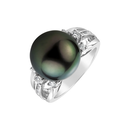 Diamond ring with Pearl Bishop