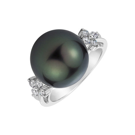 Diamond ring with Pearl Eris