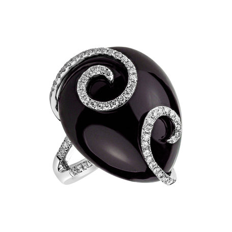 Diamond ring with Onyx Baroque Signature