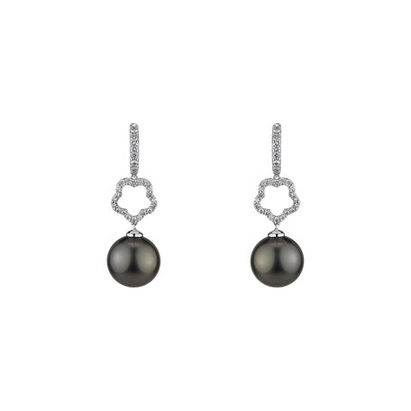 Diamond earrings with Pearl Daevas