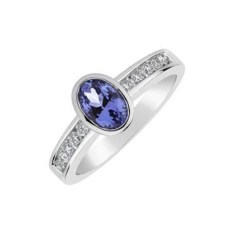 Ring with Iolite and diamonds Perfect Escape