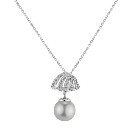 Diamond pendant with Pearl Omniously Calm