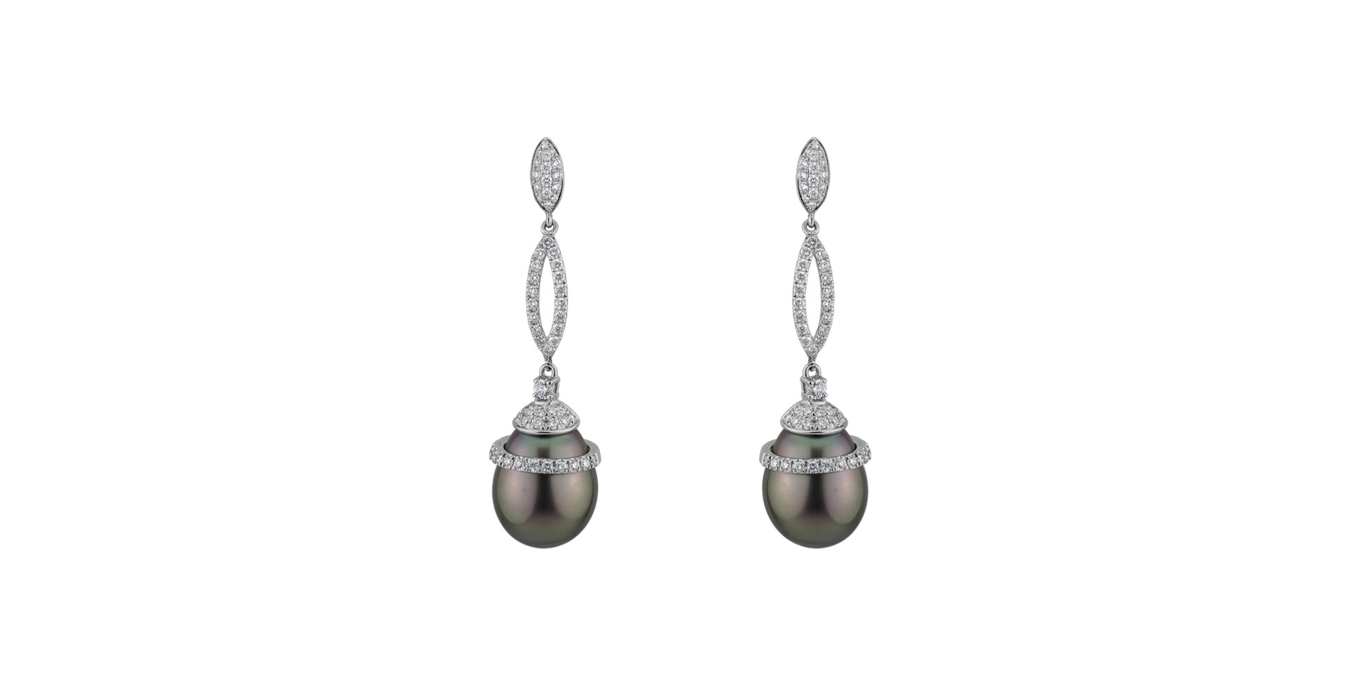 Diamond earrings with Pearl Isolated Sea