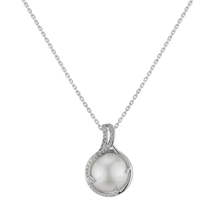 Diamond pendant with Pearl Venus Spell