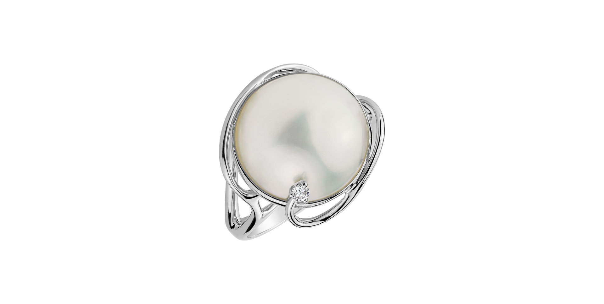Diamond ring with Pearl Ocean Secession