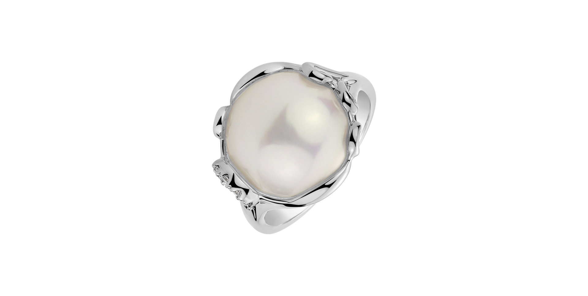 Diamond ring with Pearl Enchanted Pacific