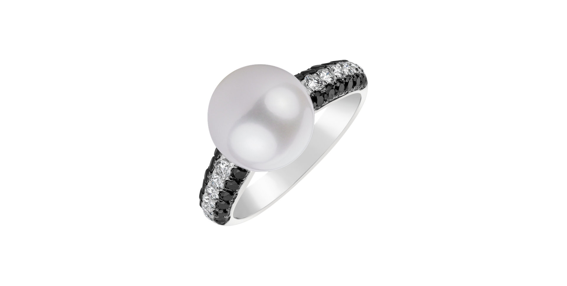 Ring with black diamonds and Pearl Mary