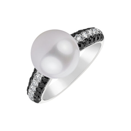 Ring with black diamonds and Pearl Mary