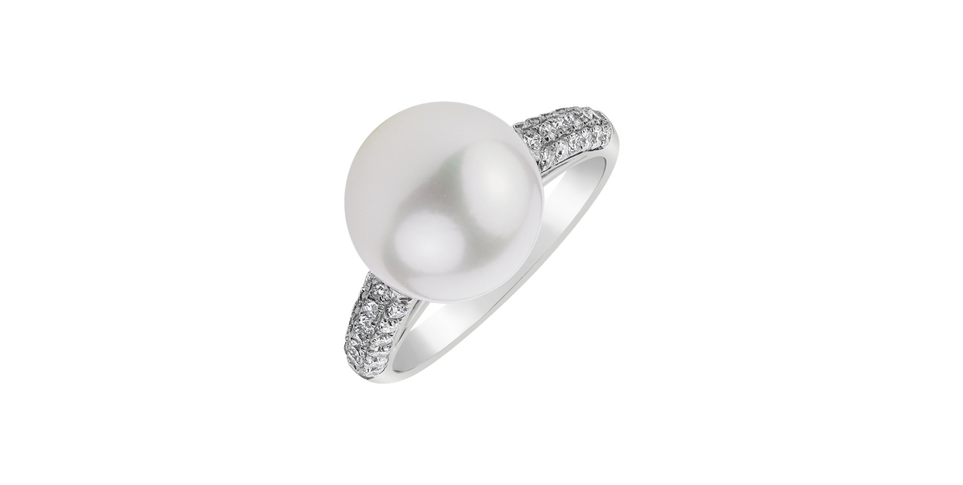 Diamond ring with Pearl Rosay