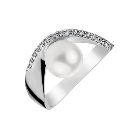 Diamond ring with Pearl Queen of Pearl