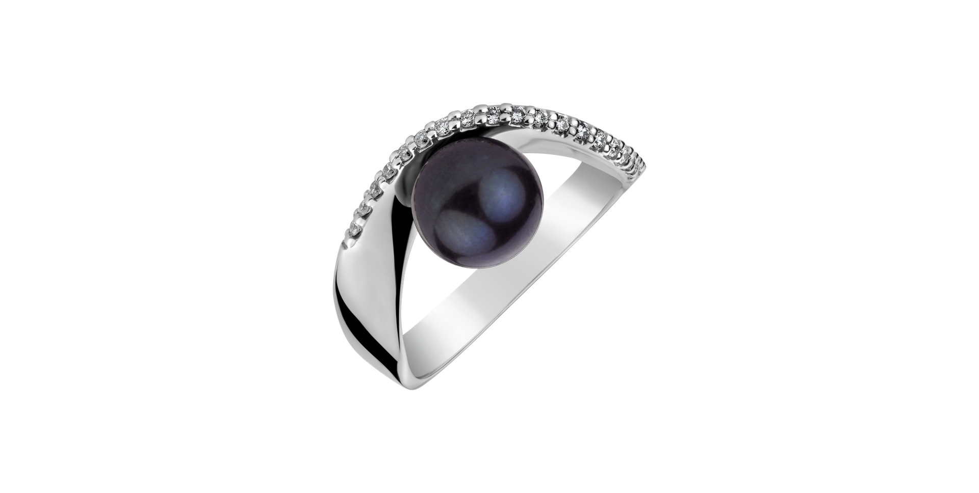 Diamond ring with Pearl Queen of Pearl
