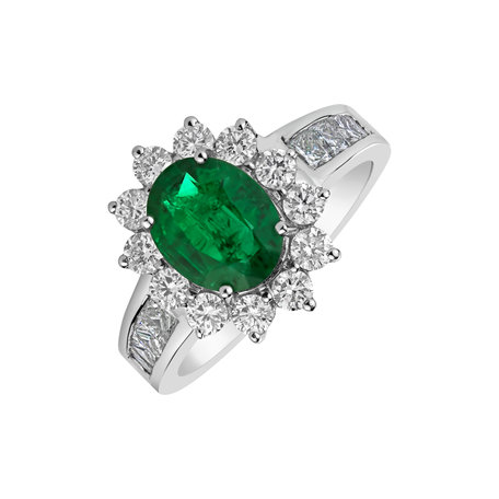 Diamond ring with Emerald Versailles Eminence