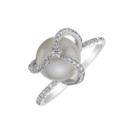 Diamond ring with Pearl Moon Reflection