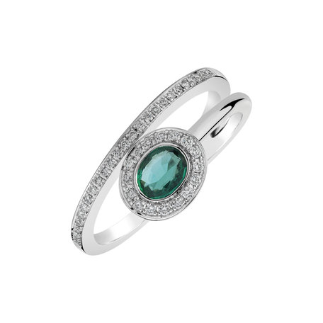 Diamond ring with Emerald Nicolette