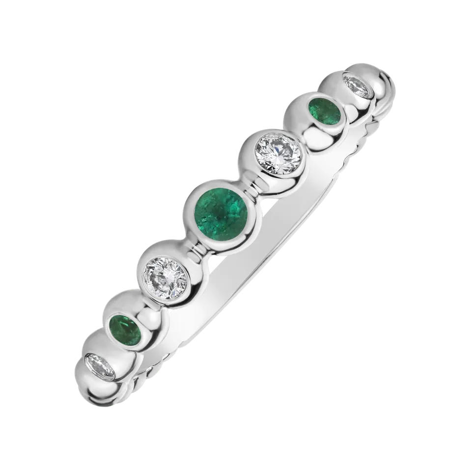 Diamond ring with Emerald Shiny Dots