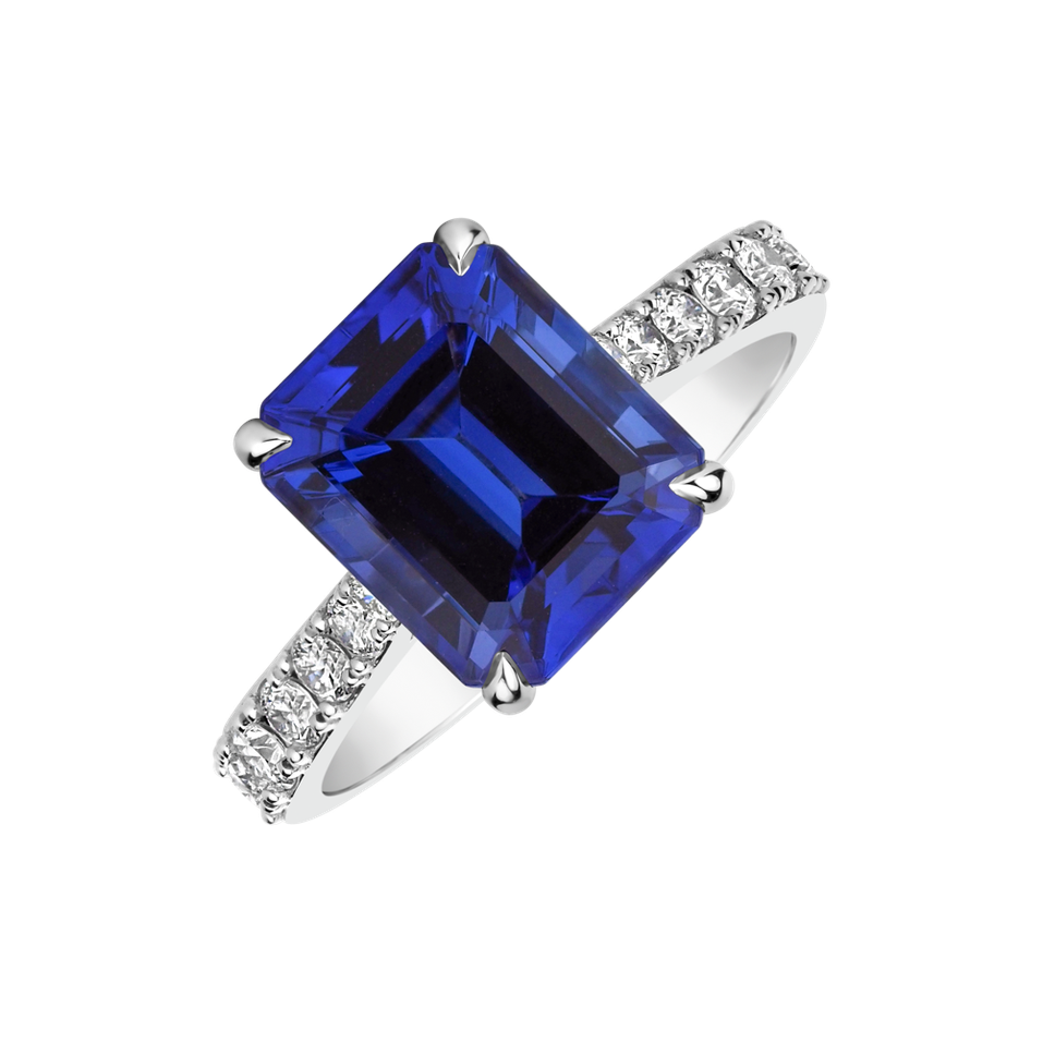 Diamond ring with Tanzanite Blue Treasure