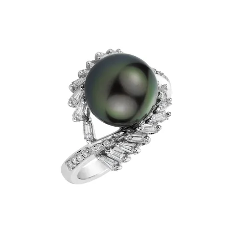 Diamond ring with Pearl Ferrell
