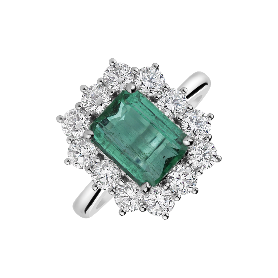 Diamond ring with Emerald Denisse