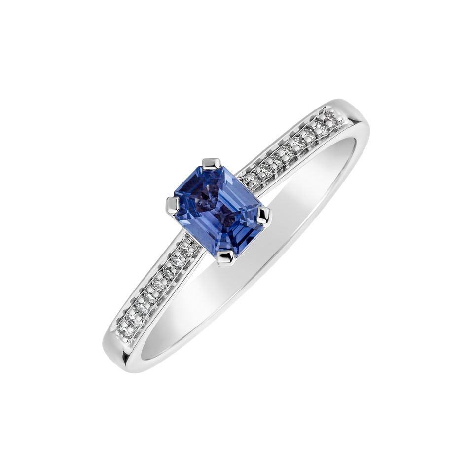 Diamond ring with Sapphire Gentle Light