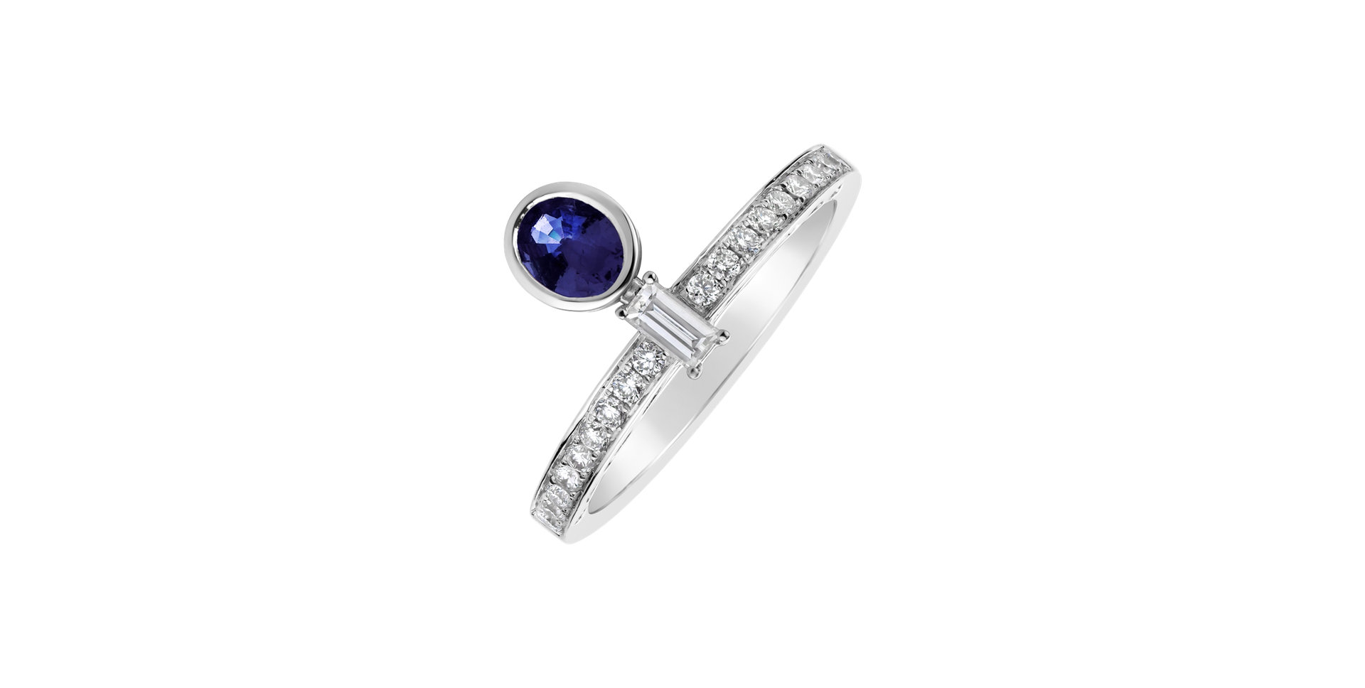 Diamond ring with Sapphire Verona