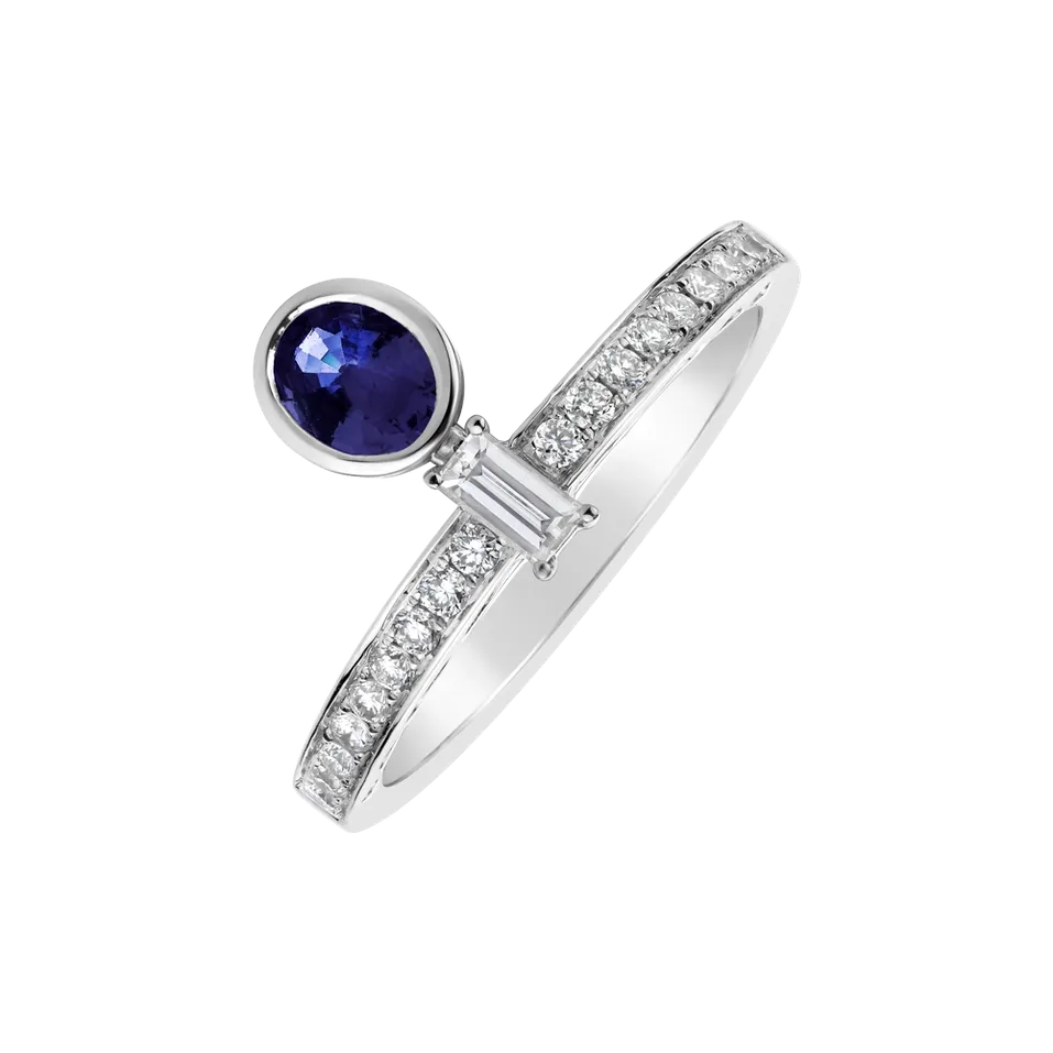 Diamond ring with Sapphire Verona