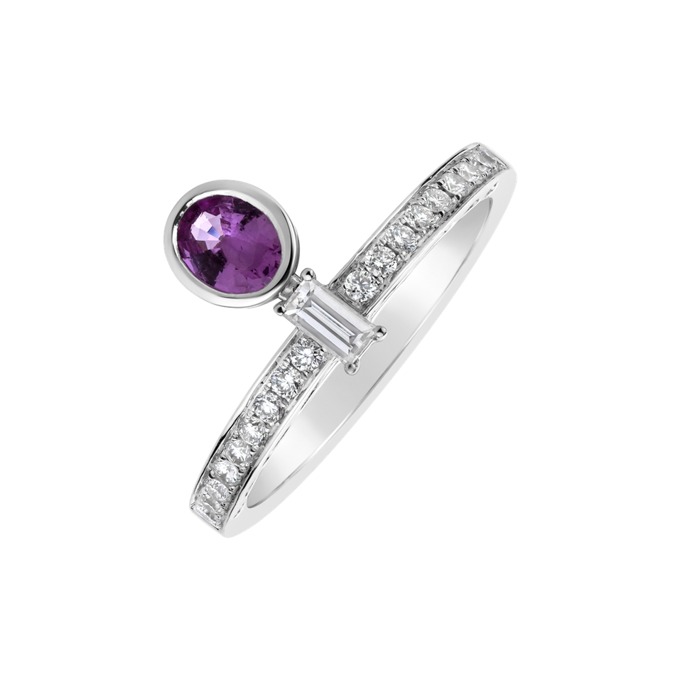 Diamond ring with Sapphire Verona