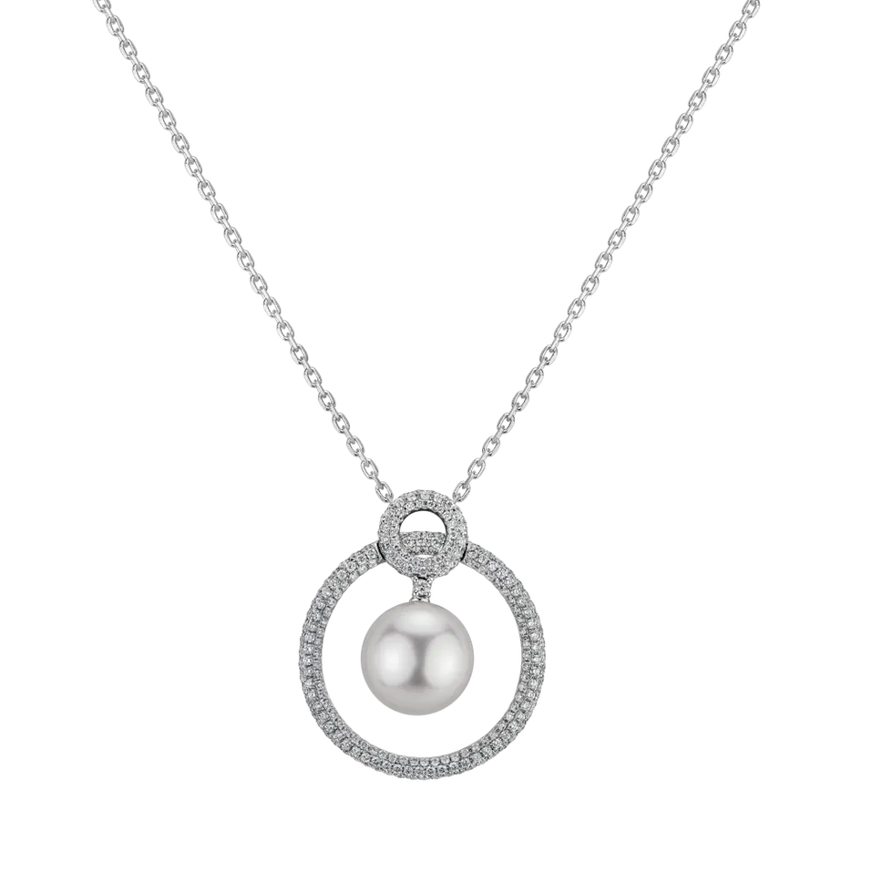 Diamond pendant with Pearl Olulig