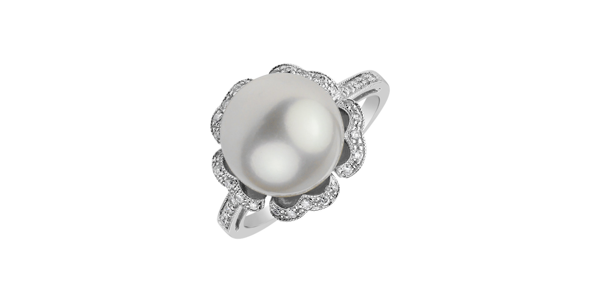 Diamond ring with Pearl Weddell