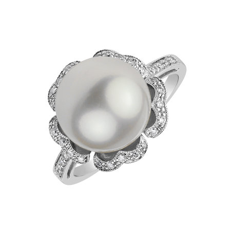 Diamond ring with Pearl Weddell
