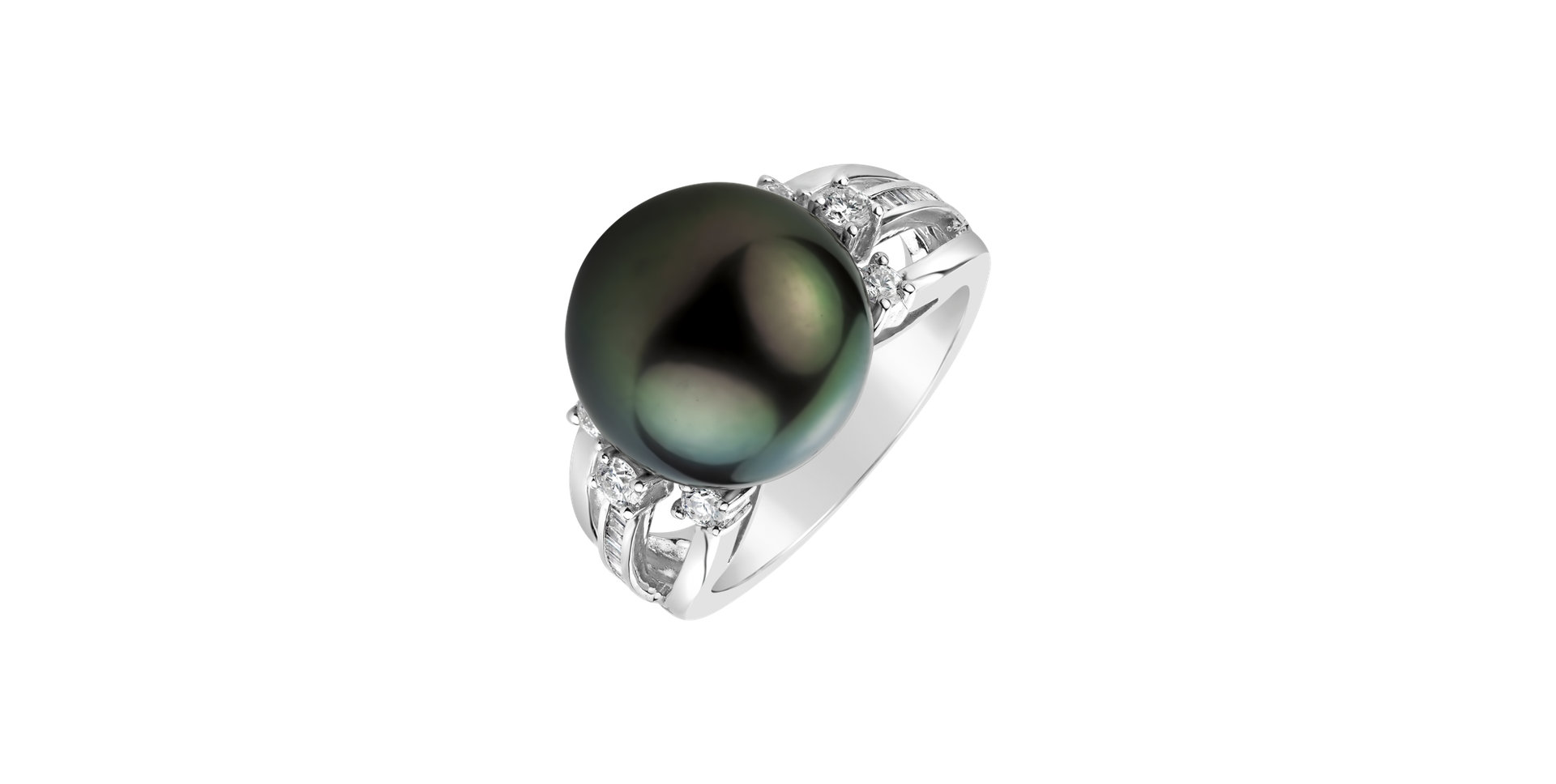 Diamond ring with Pearl Bishop