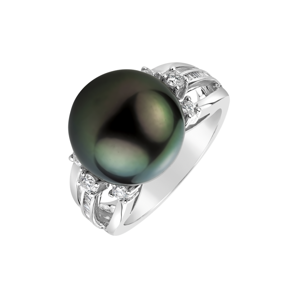 Diamond ring with Pearl Bishop