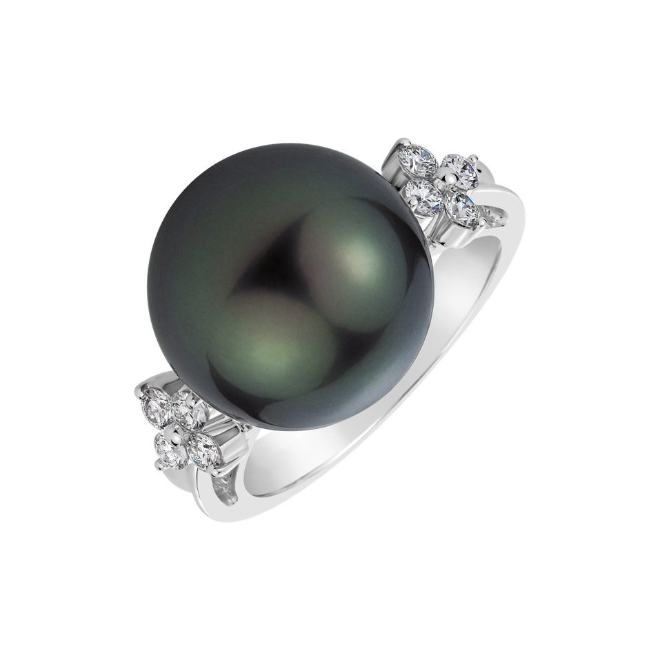Diamond ring with Pearl Eris