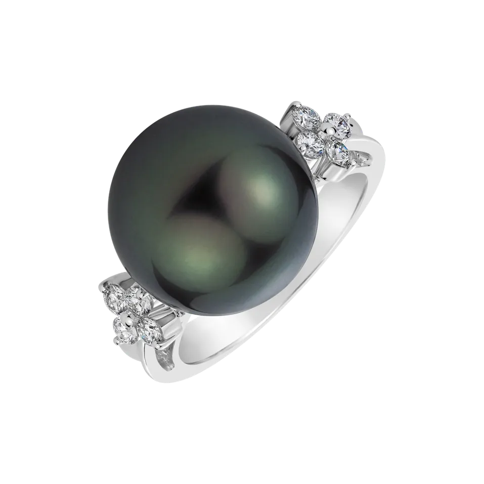 Diamond ring with Pearl Eris